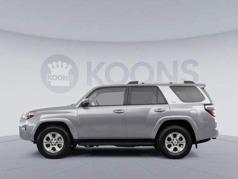 Used 2022 Toyota 4Runner SR5 Premium w/ Moonroof Package AWD/4WD image 2