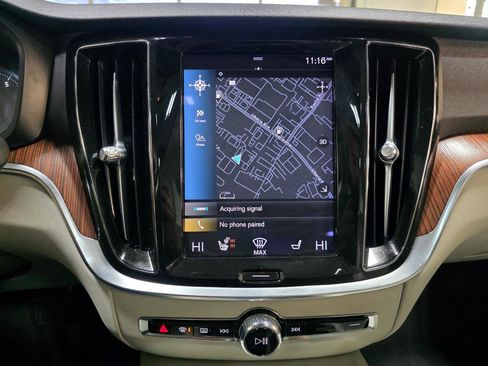 Used 2021 Volvo S60 T5 Momentum w/ Premium Package image 32