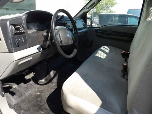Used 2007 Ford F550 2WD Regular Cab Super Duty image 37