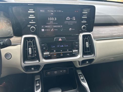Used 2021 Kia Sorento EX w/ Panoramic Sunroof Package FWD image 13