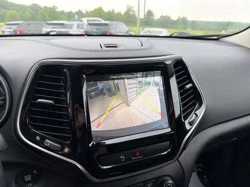 Used 2020 Jeep Cherokee Limited AWD/4WD image 15