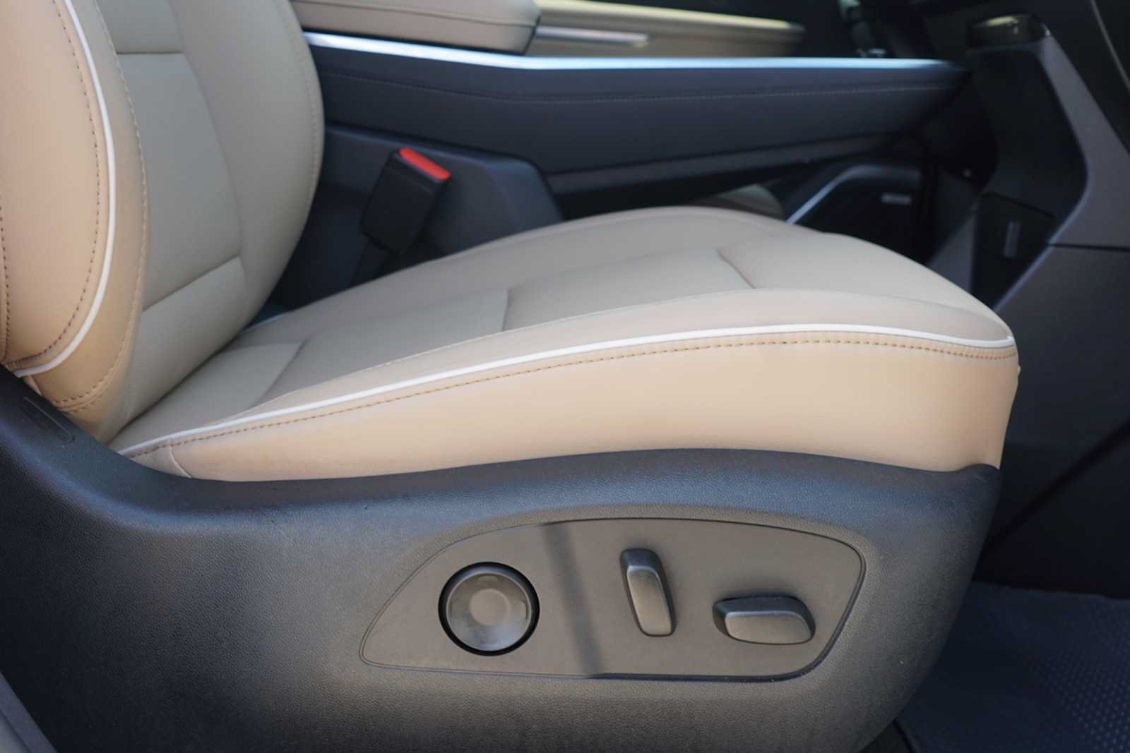 Used 2025 Buick Enclave Preferred FWD image 25