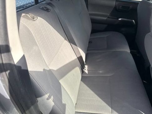 Used 2019 Toyota Tacoma TRD Sport AWD/4WD image 18