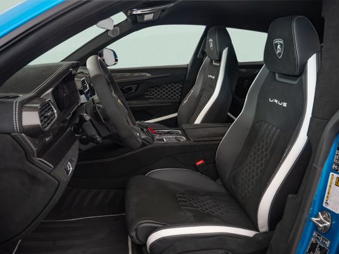 Used 2024 Lamborghini Urus Performante AWD/4WD image 9