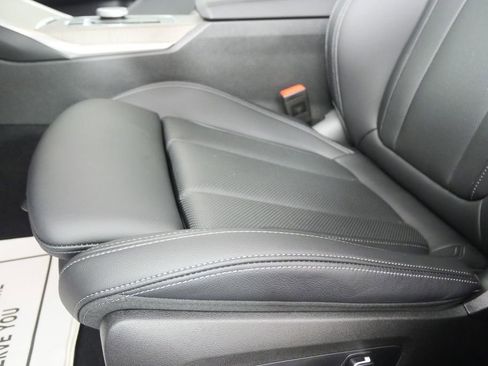 Used 2025 BMW 330i Sedan image 9