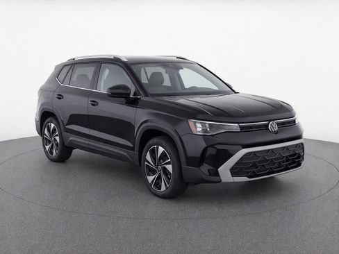Used 2026 Volkswagen Taos SE AWD/4WD image 2