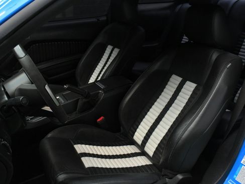 Used 2011 Ford Mustang Shelby GT500 w/ SVT Performance Pkg image 21