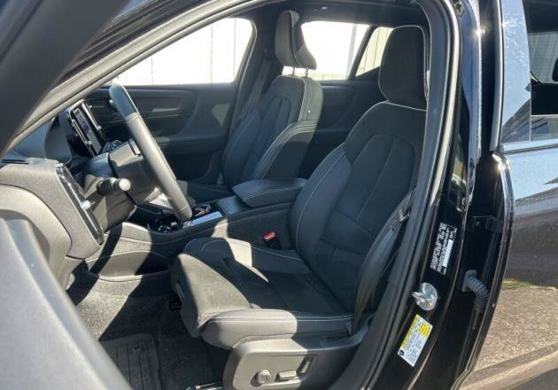 Used 2023 Volvo XC40 Recharge Ultimate w/ Protection Package Premier AWD/4WD image 7