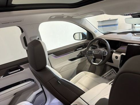 Used 2025 GMC Acadia Denali w/ Super Cruise Package image 38