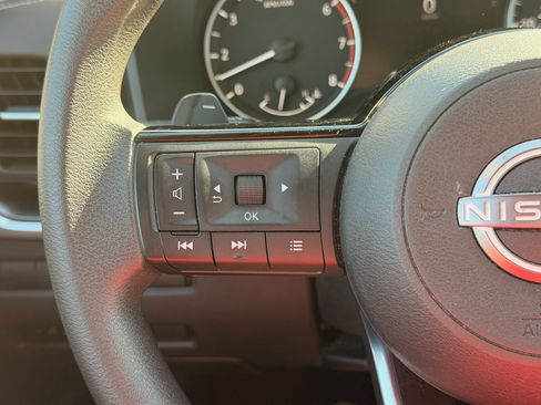Used 2023 Nissan Rogue SV FWD image 19