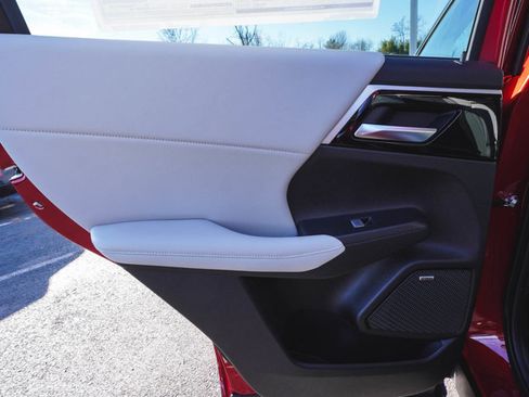 New 2026 Mitsubishi Outlander SE image 13