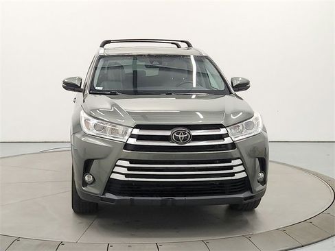 Used 2019 Toyota Highlander XLE image 2