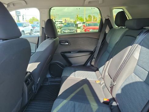 Used 2023 Nissan Rogue SV image 12