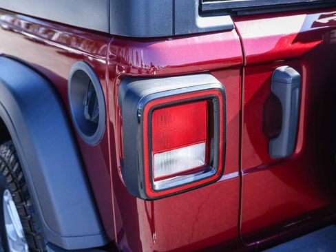 Used 2021 Jeep Wrangler Unlimited Sport image 8