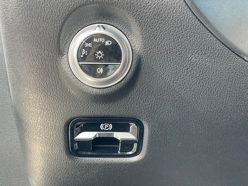 Used 2025 Mercedes-Benz C 300 4MATIC Sedan image 13