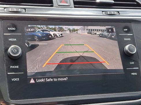 Used 2022 Volkswagen Tiguan SE AWD/4WD image 18