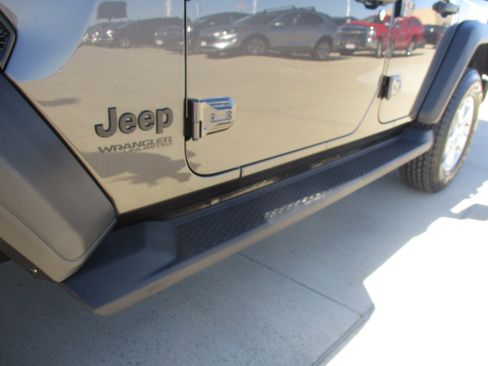 Used 2022 Jeep Wrangler Unlimited Sport image 11