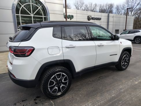 Certified 2024 Jeep Compass Trailhawk w/ Trailhawk Elite Group image 12