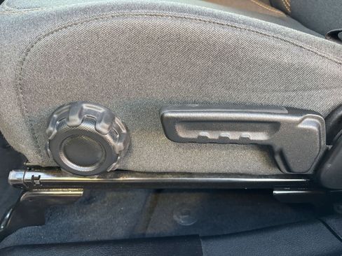 Used 2025 Jeep Wrangler Sahara image 23