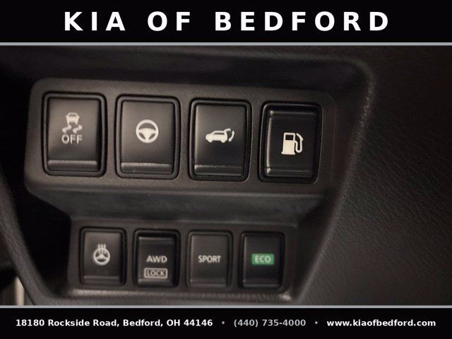 Used 2019 Nissan Rogue SV w/ Premium Package AWD/4WD image 18
