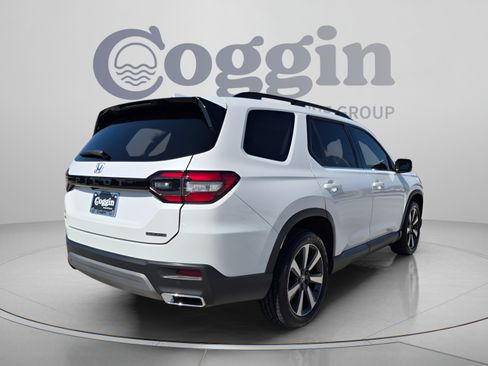 Certified 2025 Honda Pilot Touring image 6
