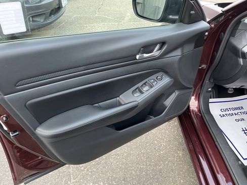 Used 2024 Nissan Altima 2.5 SV image 12