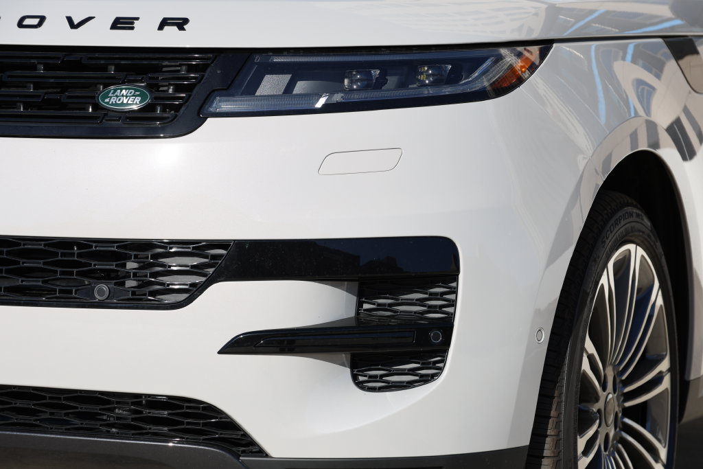New 2027 Land Rover Range Rover Sport SE AWD/4WD image 6