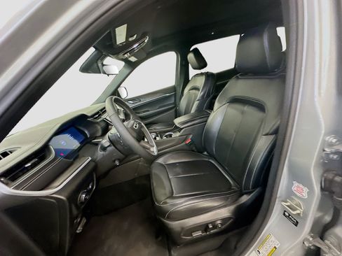 Used 2024 Jeep Grand Cherokee L Limited w/ Luxury Tech Group II image 13