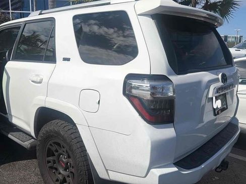 Used 2017 Toyota 4Runner SR5 image 3