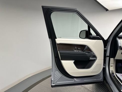 Used 2024 Land Rover Range Rover SE AWD/4WD image 13