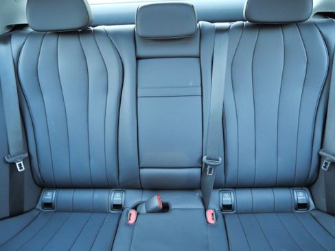 Used 2025 Mercedes-Benz E 350 4MATIC Sedan image 13