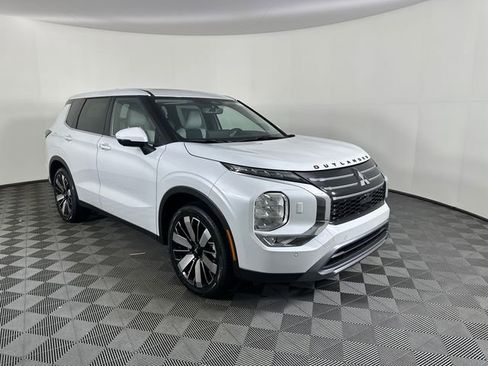 New 2026 Mitsubishi Outlander SE image 12