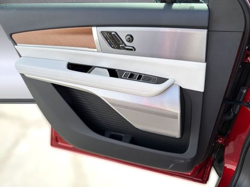 New 2026 Cadillac Vistiq Luxury w/ LPO, Floor Liner Package AWD/4WD image 20