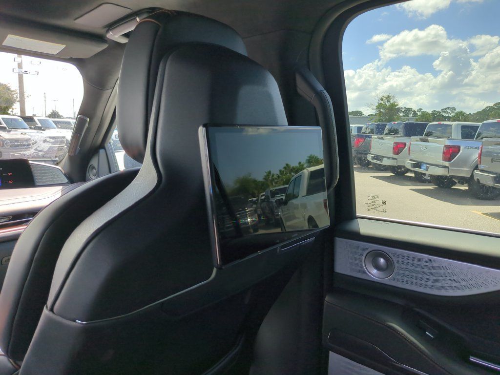 Used 2025 Lincoln Navigator Black Label AWD/4WD image 18
