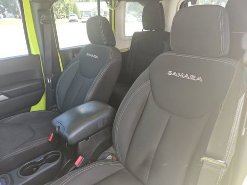Used 2016 Jeep Wrangler Unlimited Sahara w/ Connectivity Group AWD/4WD image 13