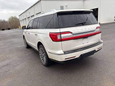 Used 2019 Lincoln Navigator Reserve image 11
