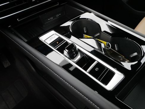 Certified 2025 Volkswagen Atlas Cross Sport SE w/ Panoramic Sunroof Package image 24