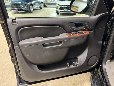 Used 2012 Chevrolet Avalanche LTZ image 16