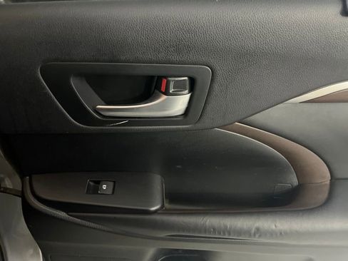 Used 2015 Toyota Highlander Limited Platinum image 55