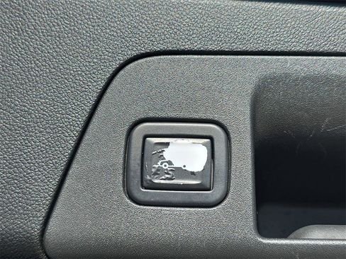 Used 2021 Buick Envision Essence w/ Technology Package I image 16