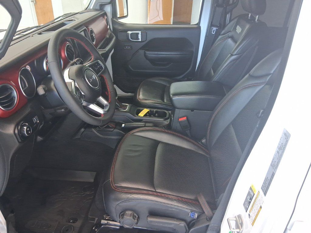 Used 2023 Jeep Gladiator Rubicon w/ Cold Weather Group AWD/4WD image 9