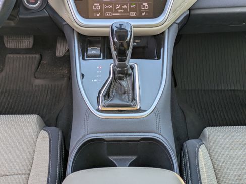 Used 2020 Subaru Outback Premium image 21