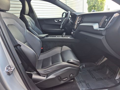 Used 2022 Volvo XC60 T8 R-Design w/ Advanced Package AWD/4WD image 28