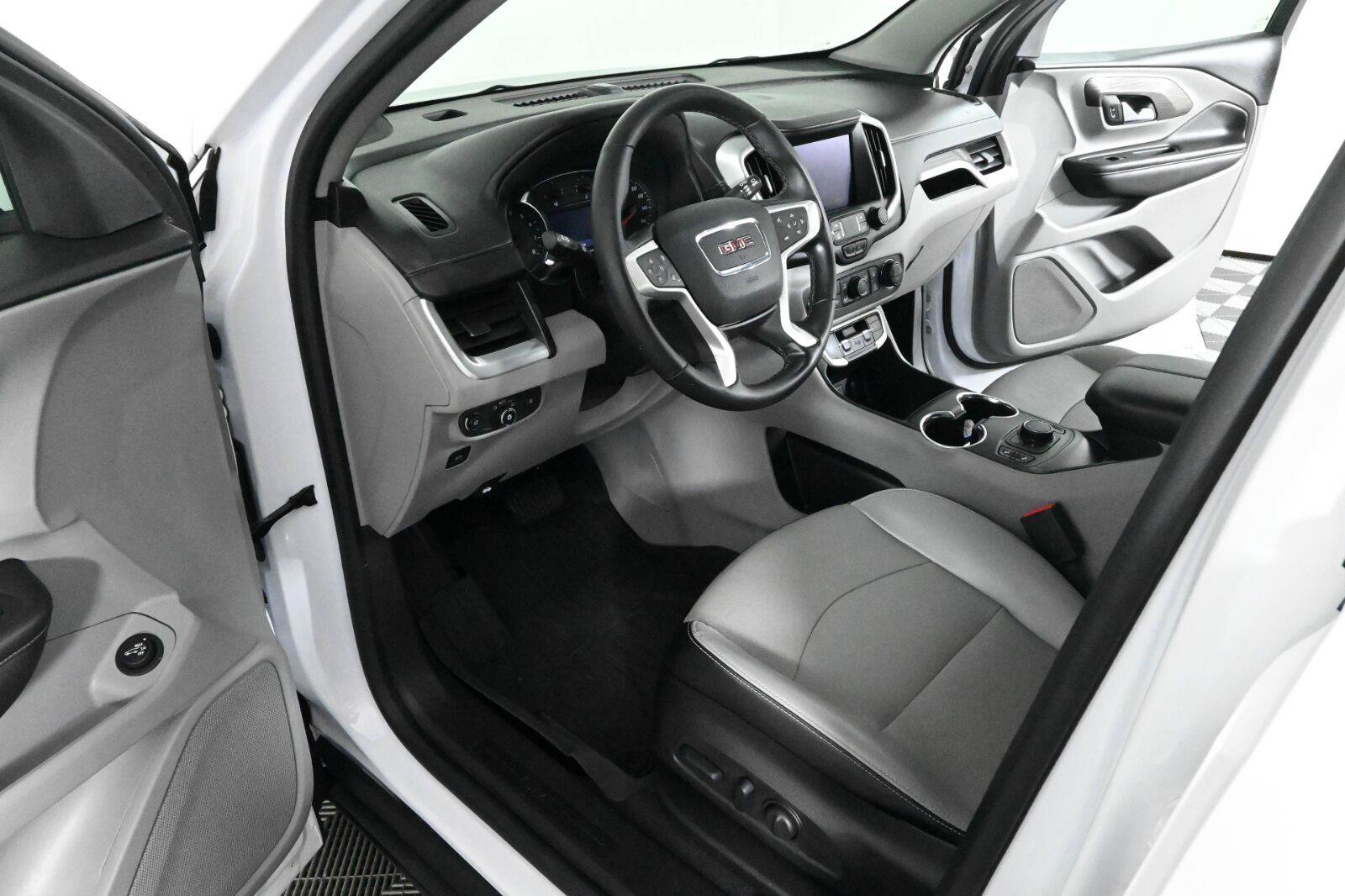 Used 2023 GMC Terrain SLT w/ LPO, Floor Liner Package FWD image 17