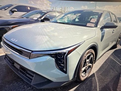 Used 2025 Kia K4 FWD image 3