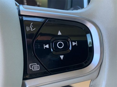Used 2018 Volvo XC90 T6 Momentum w/ Convenience Package image 28