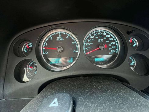 Used 2013 Chevrolet Suburban LTZ AWD/4WD image 5