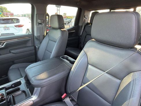 Used 2024 Chevrolet Silverado 1500 LT Trail Boss w/ Convenience Package II AWD/4WD image 16