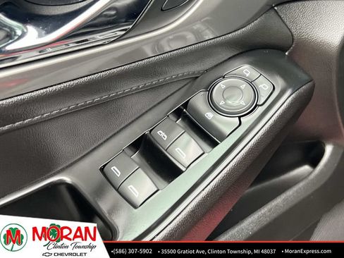 Used 2023 Chevrolet Traverse LT FWD image 17