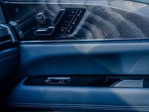 Used 2025 Cadillac Escalade IQ Luxury 2 image 15